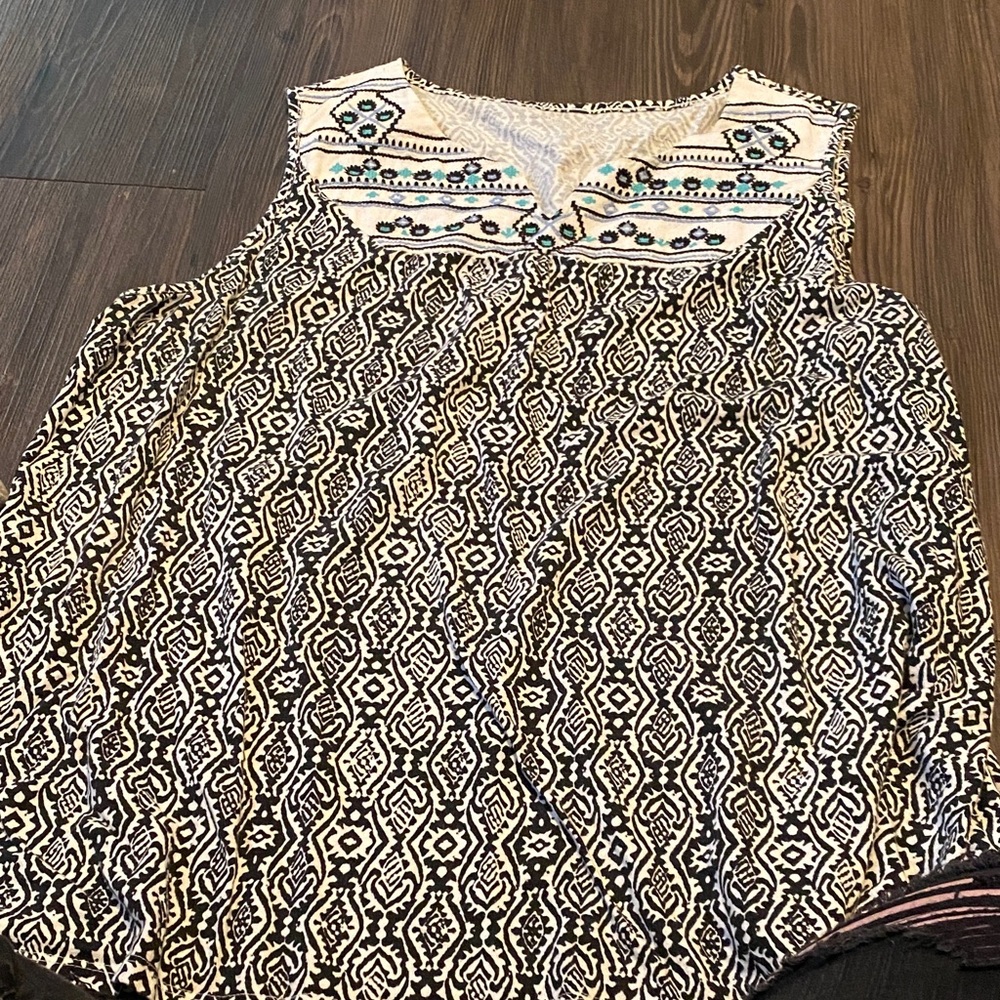 Kim Rogers Black and White Patterned Tank Top
